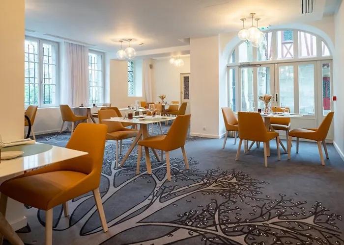 Hôtel de Bourgtheroulde, Autograph Collection